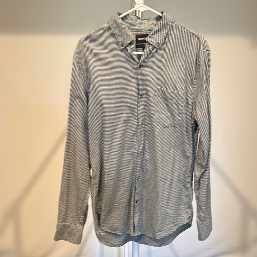 Bonobos Casual Button Down Shirt with Long Sleeves. Slim fit